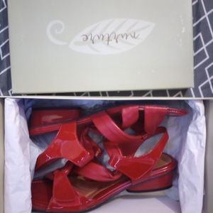 Nature Flame Red Flats